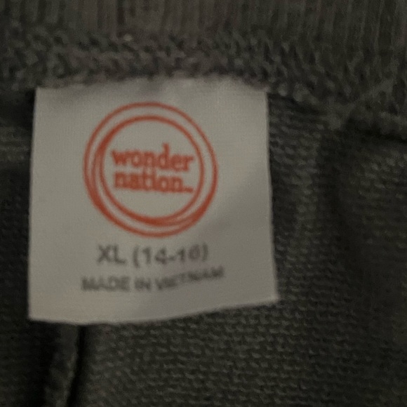 Grey palm tree printed shorts - Picture 3 of 3